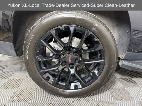 Used 2022 GMC Yukon XL SLT w/ SLT Luxury Package image 16