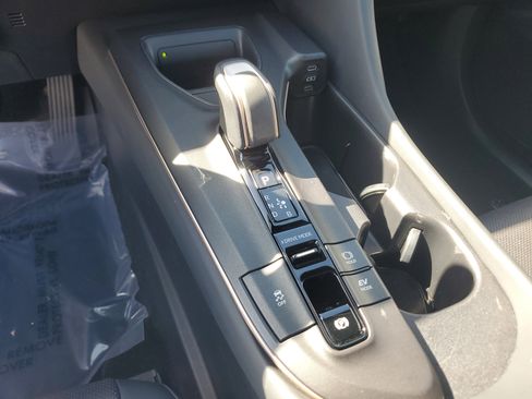 Used 2023 Toyota Crown Limited image 23