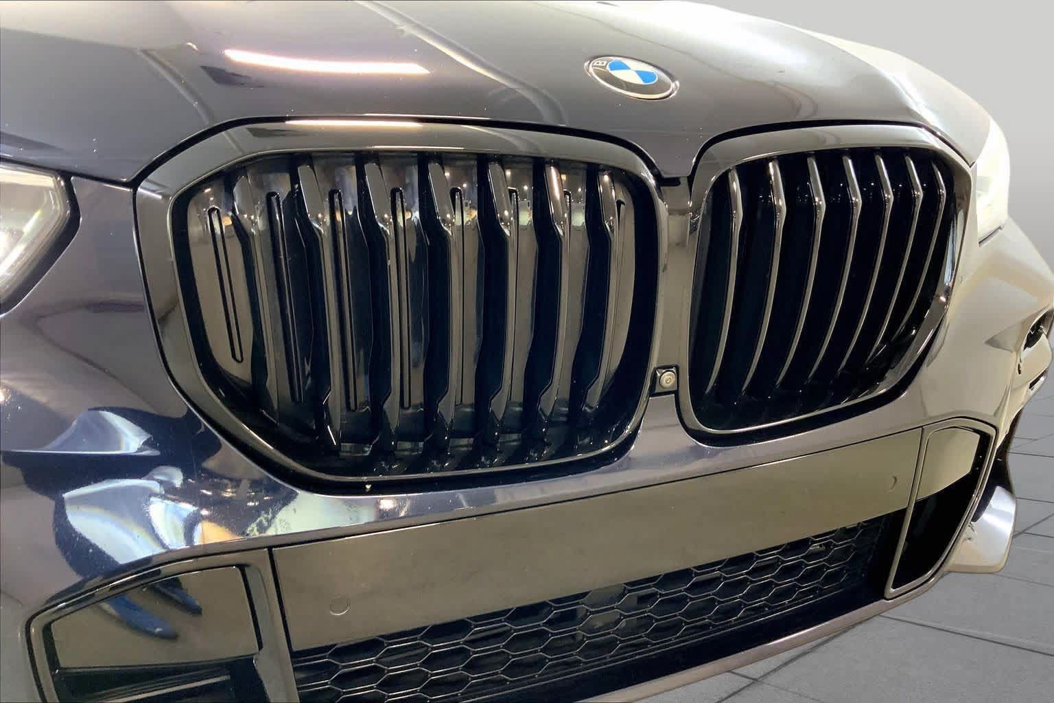 Used 2022 BMW X5 xDrive40i w/ M Sport Package AWD/4WD image 32