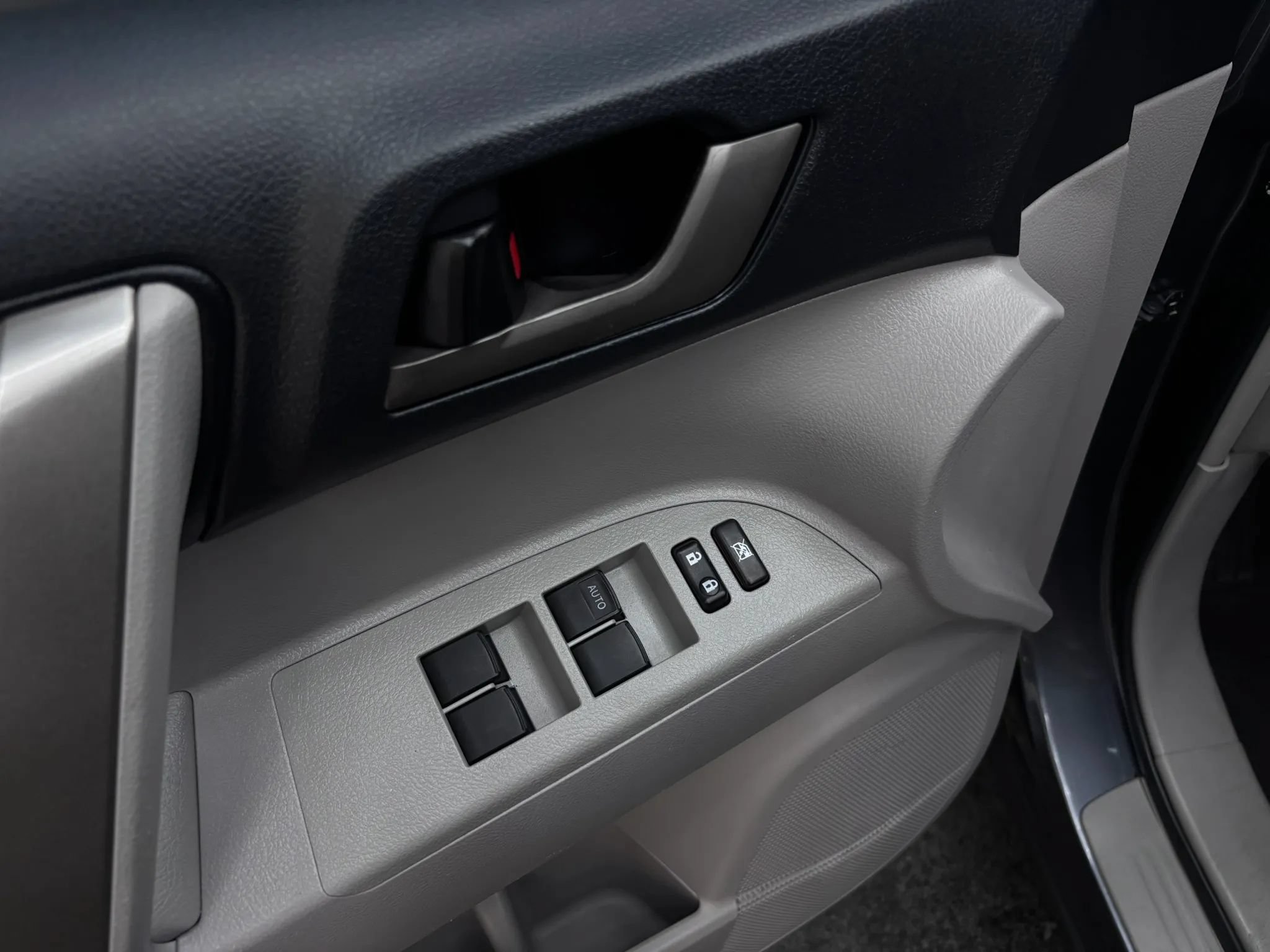 Used 2011 Toyota Highlander SE FWD image 21