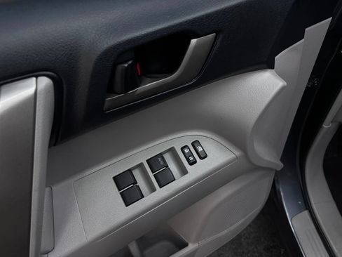 Used 2011 Toyota Highlander SE FWD image 21