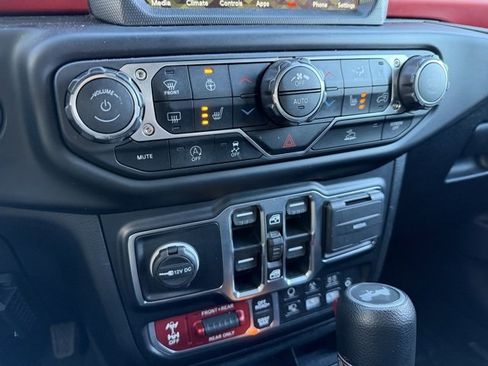 Used 2022 Jeep Wrangler Unlimited Rubicon w/ Xtreme Recon 35" Tire Package image 26