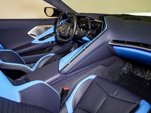 Used 2021 Chevrolet Corvette Stingray w/ Z51 Performance Package image 17