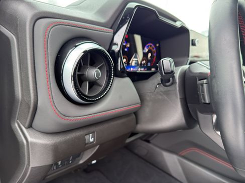 Used 2024 Chevrolet Colorado Z71 w/ Z71 Convenience Package 2 image 14