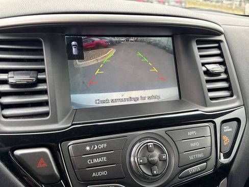 Used 2017 Nissan Pathfinder SV image 30