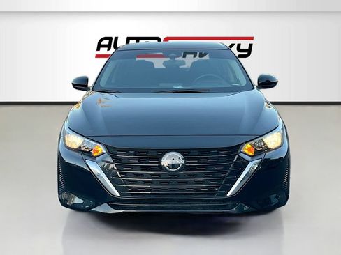 Used 2025 Nissan Sentra S FWD image 2