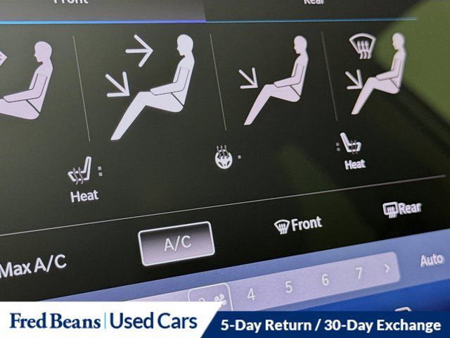 Used 2023 Chrysler Pacifica Touring-L FWD image 25