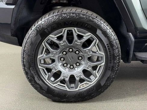 Used 2024 GMC Hummer EV 3X w/ LPO, Illumination Package image 15