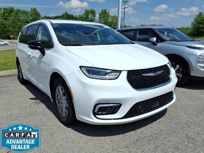 Used 2024 Chrysler Pacifica Touring-L
