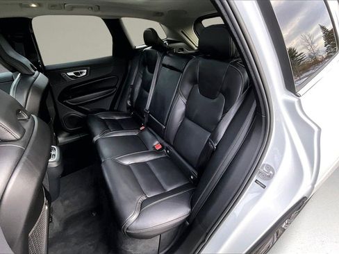 Certified 2023 Volvo XC60 B6 Ultimate w/ Climate Package image 22