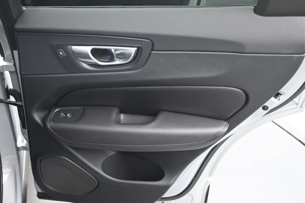 Certified 2024 Volvo XC60 B5 Plus AWD/4WD image 15
