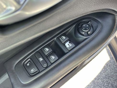 Used 2018 Jeep Compass Latitude FWD image 17