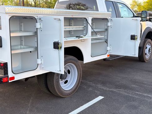 New 2025 Ford F450 XL w/ XL Chrome Package RWD image 8