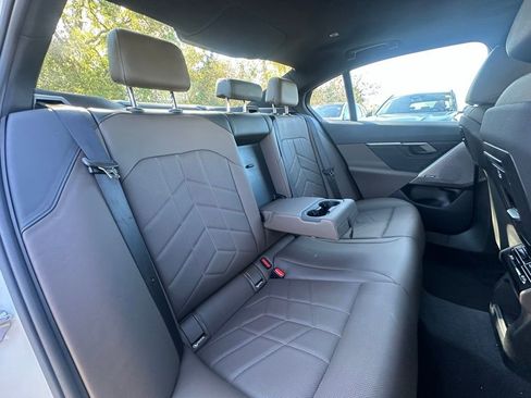 Certified 2025 BMW 530i image 26