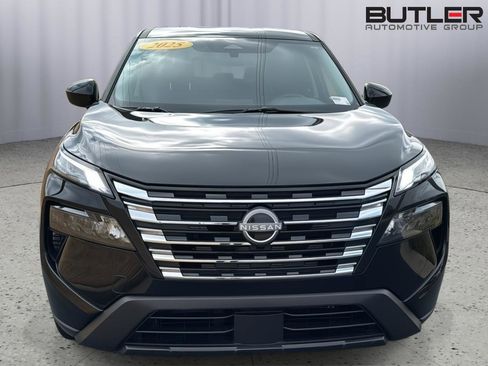 Used 2025 Nissan Rogue SV image 7