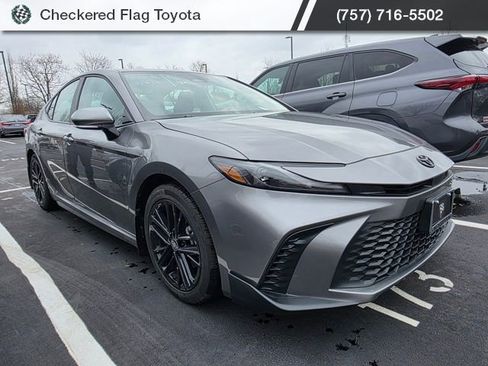 Used 2025 Toyota Camry SE w/ Convenience Package image 3