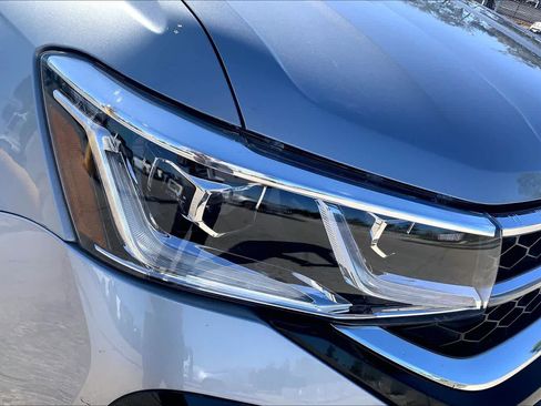 Used 2022 Volkswagen Taos SEL image 26