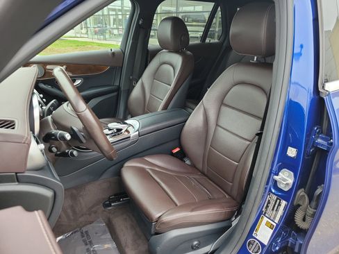 Used 2017 Mercedes-Benz GLC 300 4MATIC image 4