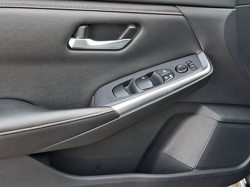 Certified 2022 Nissan Sentra SR w/ Midnight Edition FWD image 12