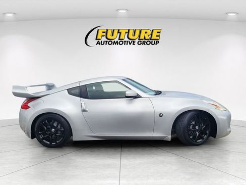 Used 2013 Nissan 370Z Coupe RWD image 3