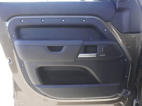 New 2026 Land Rover Defender 110 X-Dynamic SE image 17