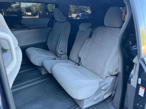 Used 2019 Toyota Sienna LE image 33