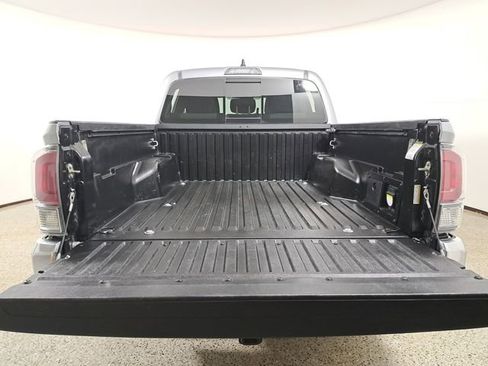 Used 2020 Toyota Tacoma TRD Off-Road image 10