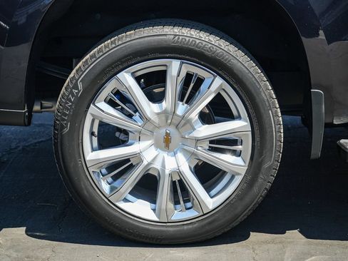 Used 2023 Chevrolet Silverado 1500 High Country w/ High Country Premium Package AWD/4WD image 12