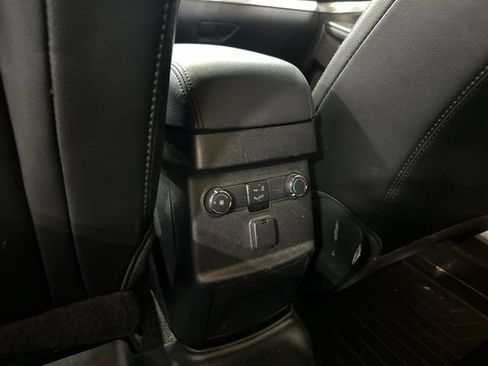 Used 2017 Ford Explorer XLT w/ Equipment Group 202A FWD image 31