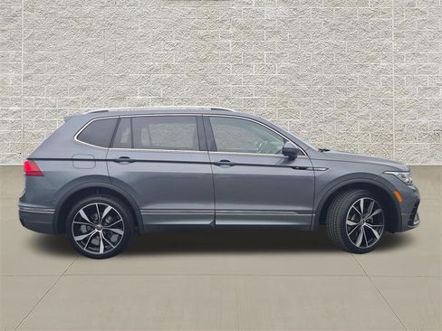 Certified 2024 Volkswagen Tiguan SEL R-Line AWD/4WD image 8