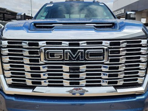 New 2026 GMC Sierra 2500 Denali w/ Denali Reserve Package AWD/4WD image 9
