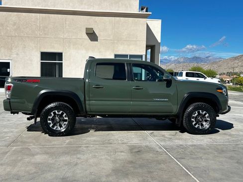 Used 2022 Toyota Tacoma TRD Off-Road w/ Technology Package image 9