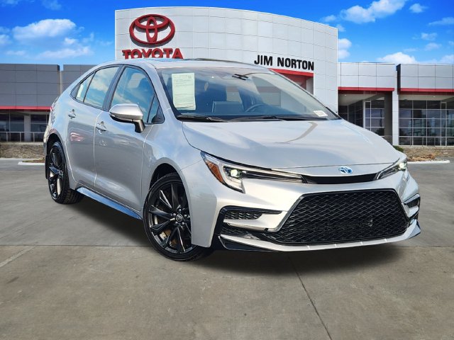 Used 2025 Toyota Corolla SE w/ SE Premium Package FWD image 1