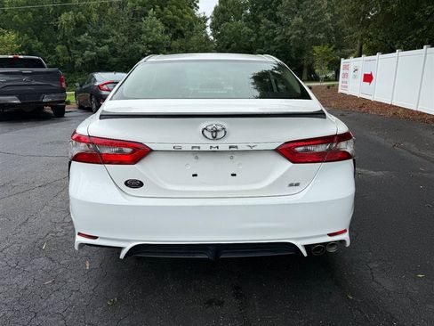Used 2018 Toyota Camry SE FWD image 4