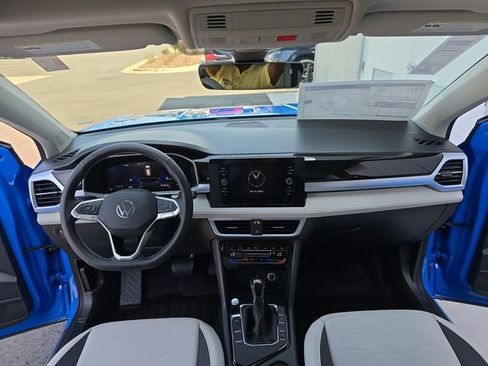 New 2026 Volkswagen Taos SE FWD image 14