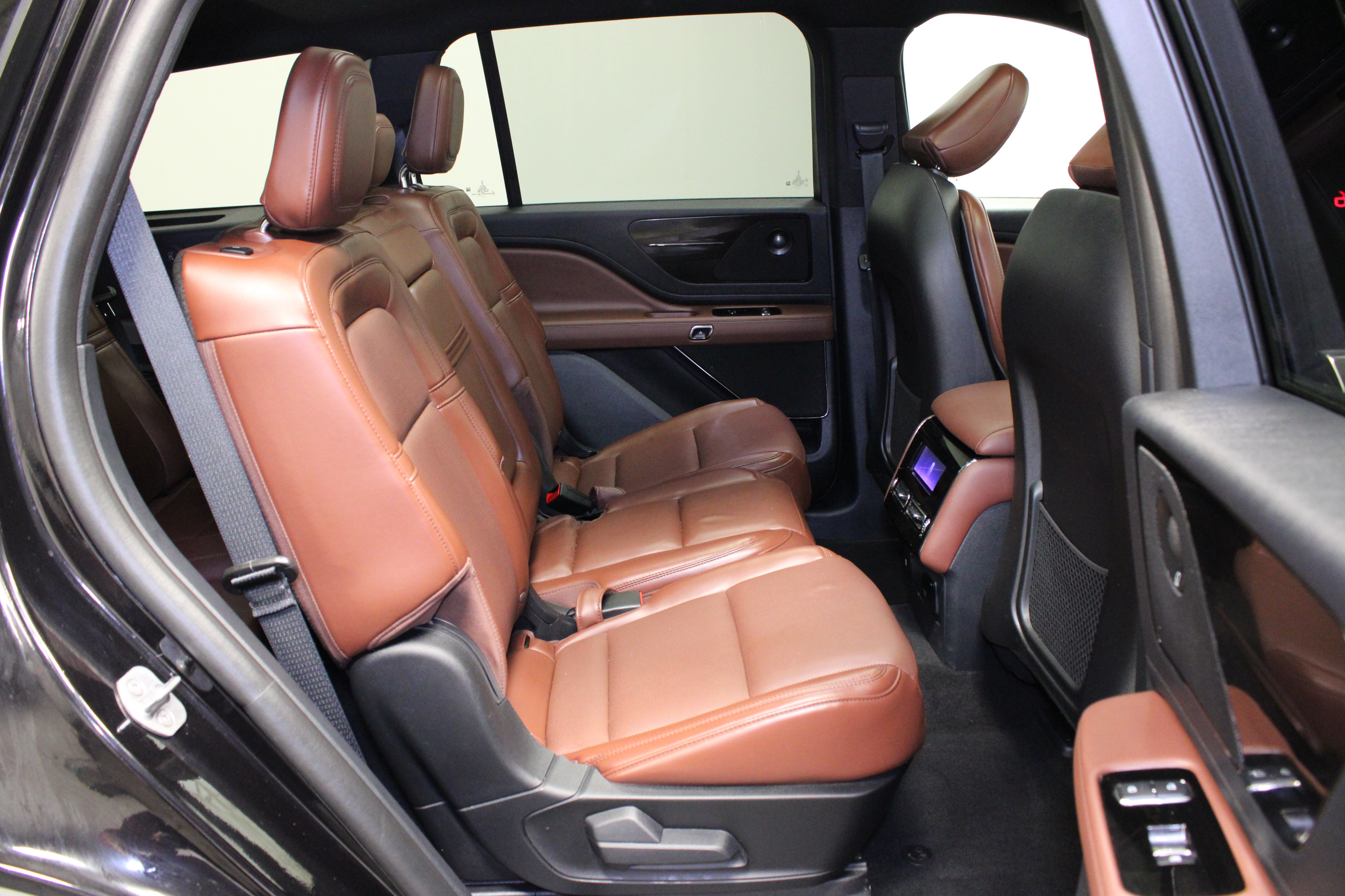Used 2025 Lincoln Aviator Reserve AWD/4WD image 16