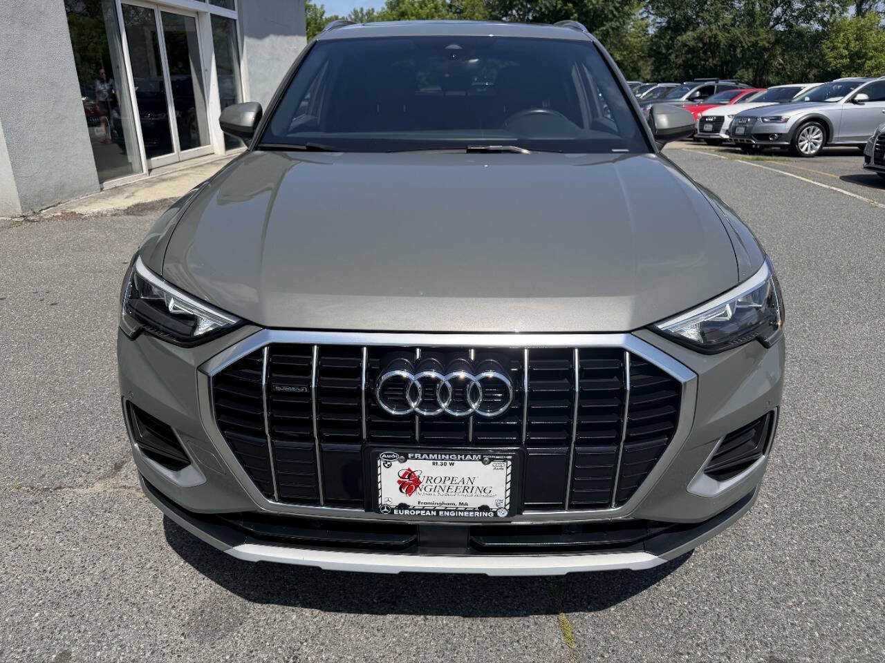 Used 2020 Audi Q3 2.0T Premium w/ Convenience Package AWD/4WD image 2