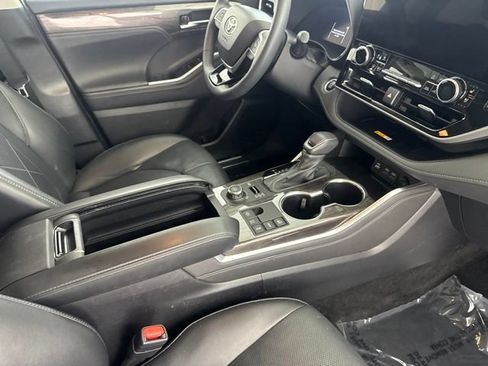 Used 2024 Toyota Highlander Platinum AWD/4WD image 21