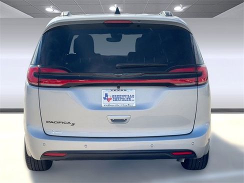New 2026 Chrysler Pacifica Select image 10