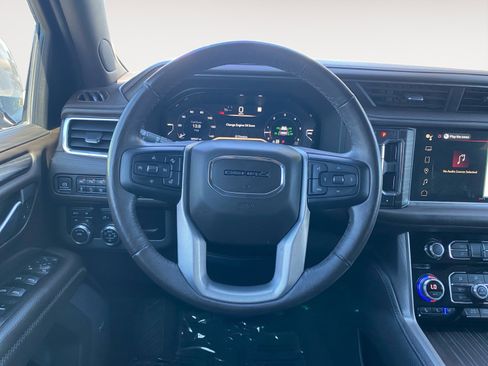 Used 2022 GMC Yukon XL Denali image 13