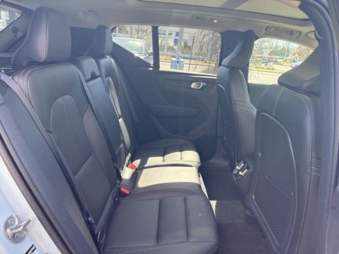 Used 2025 Volvo XC40 B5 Core image 13