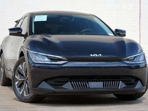 Used 2022 Kia EV6 Light RWD image 2