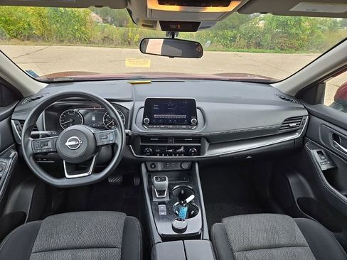 Used 2024 Nissan Rogue SV image 13