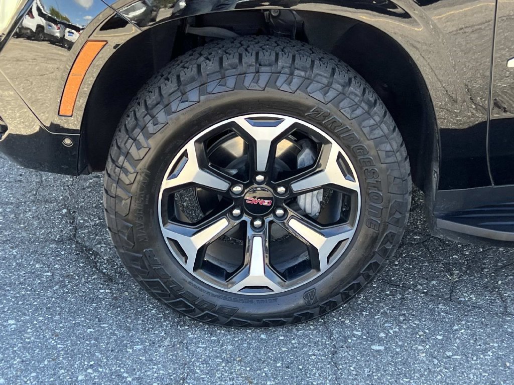Used 2025 GMC Yukon XL AT4 AWD/4WD image 8