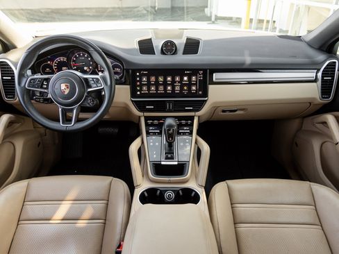 Certified 2023 Porsche Cayenne Platinum Edition image 12