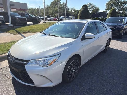 Used 2016 Toyota Camry SE FWD image 9
