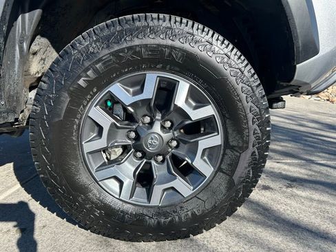 Used 2023 Toyota Tacoma TRD Off-Road image 31
