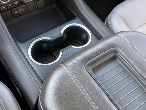 Used 2022 GMC Yukon SLT w/ SLT Premium Package image 31