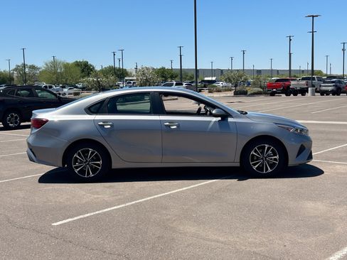 Used 2024 Kia Forte LXS FWD image 6