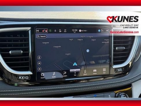 Used 2024 Chrysler Pacifica Select image 33